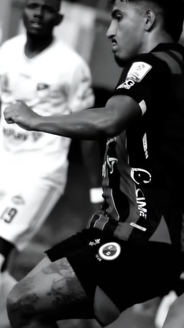 Instagram post from soyrojinegro. This post is in position 2.