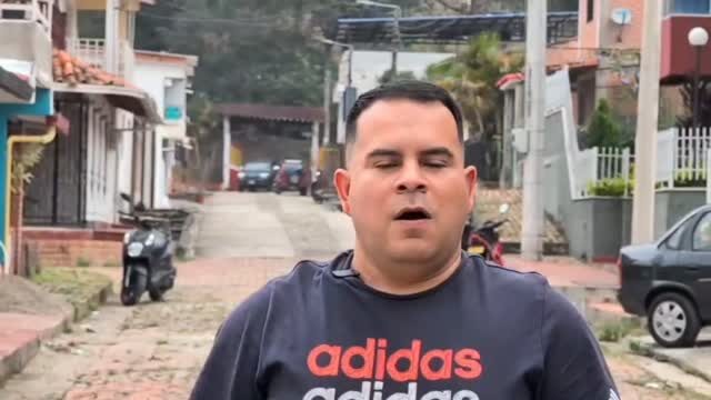 Instagram post from soyrojinegro. This post is in position 3.